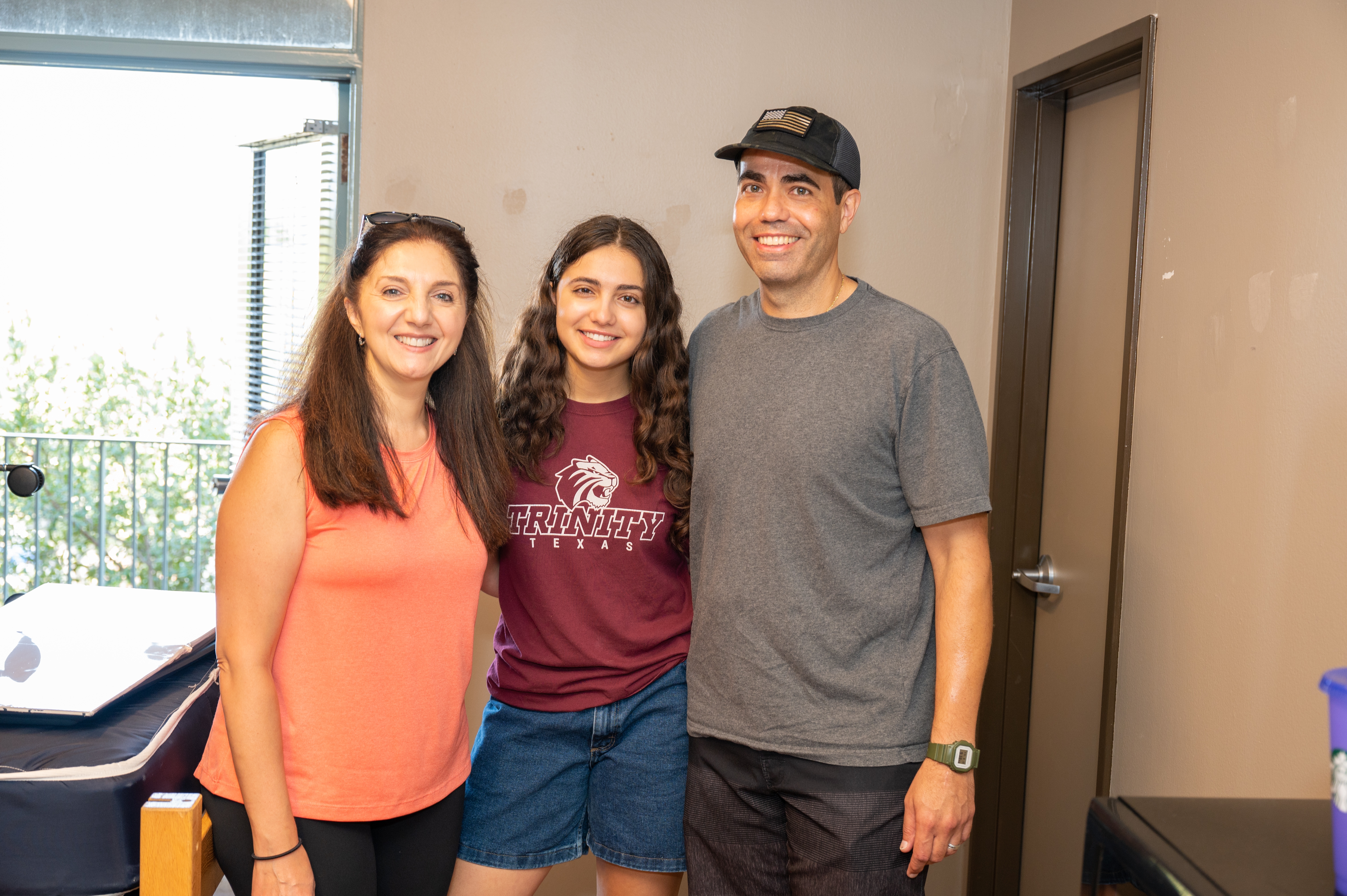 Family helping student on move in day