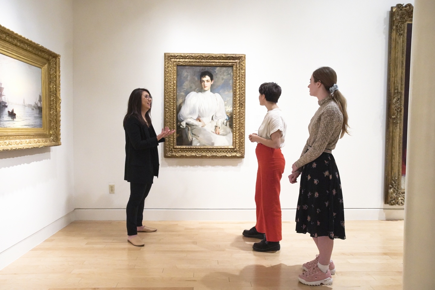 2 People standing in front of a portrait with a docent