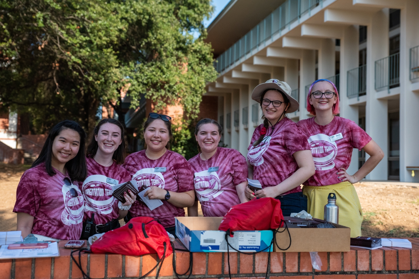 Team Trinity volunteers helping out with Move in Day