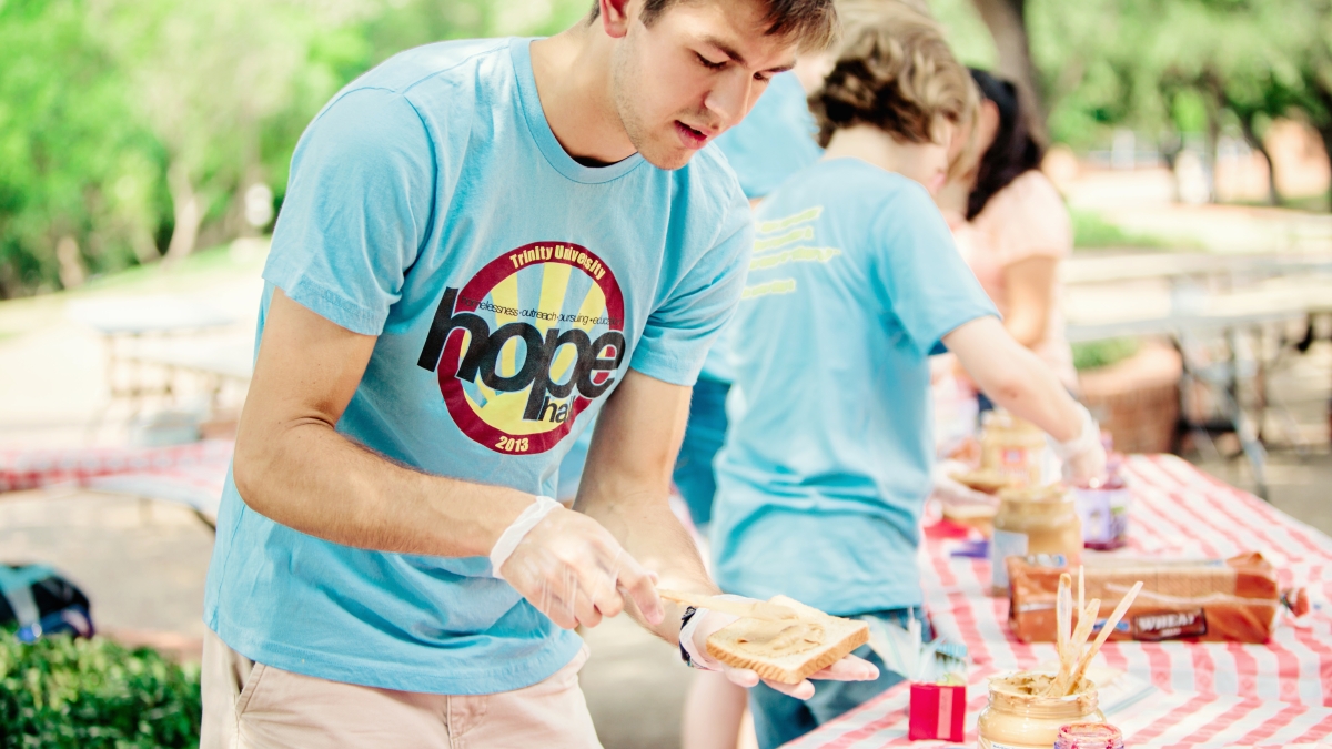 HOPE Hall volunteers feed the homeless